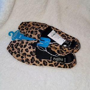 Leopard slip ons